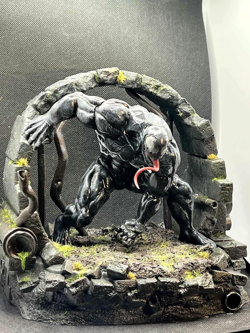 Black symbiotic custom figure diorama