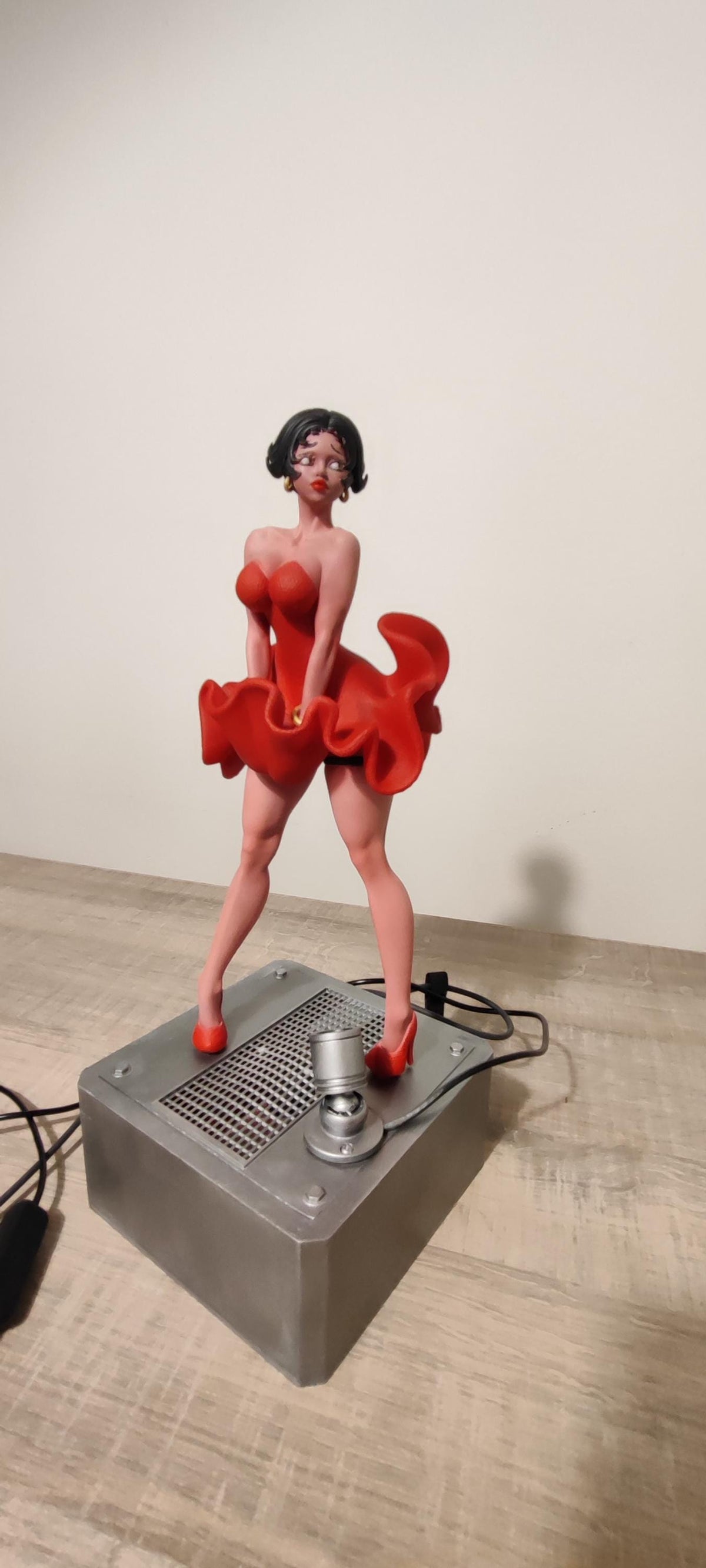 Betty Boo 1/6 Scale / desk light and essential oil diffuser