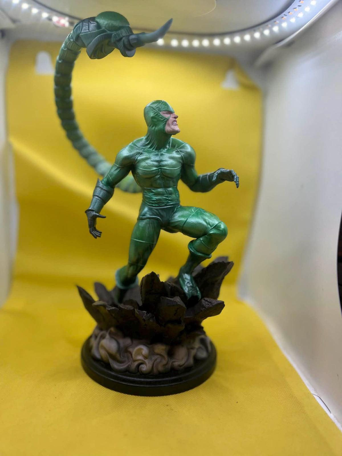 Venomtail – Cybernetic Hunter Resin Figure (28cm)
