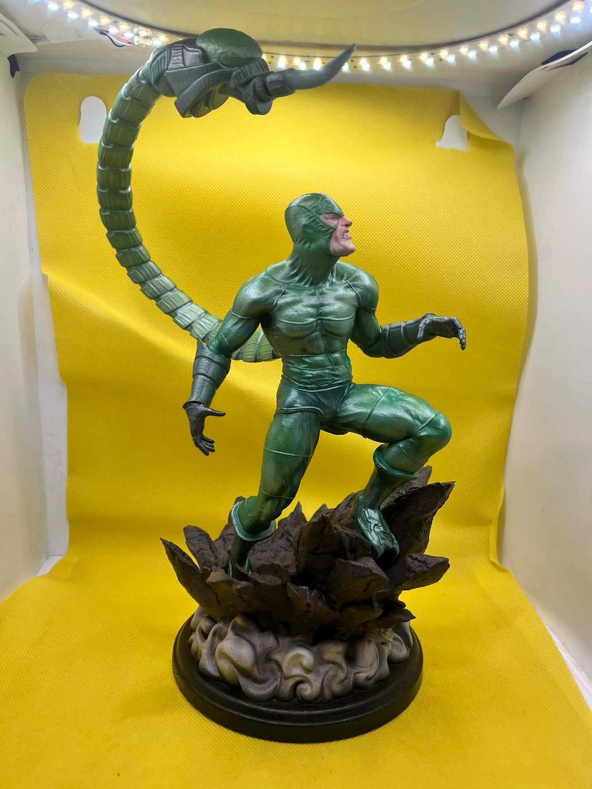 Venomtail – Cybernetic Hunter Resin Figure (28cm)