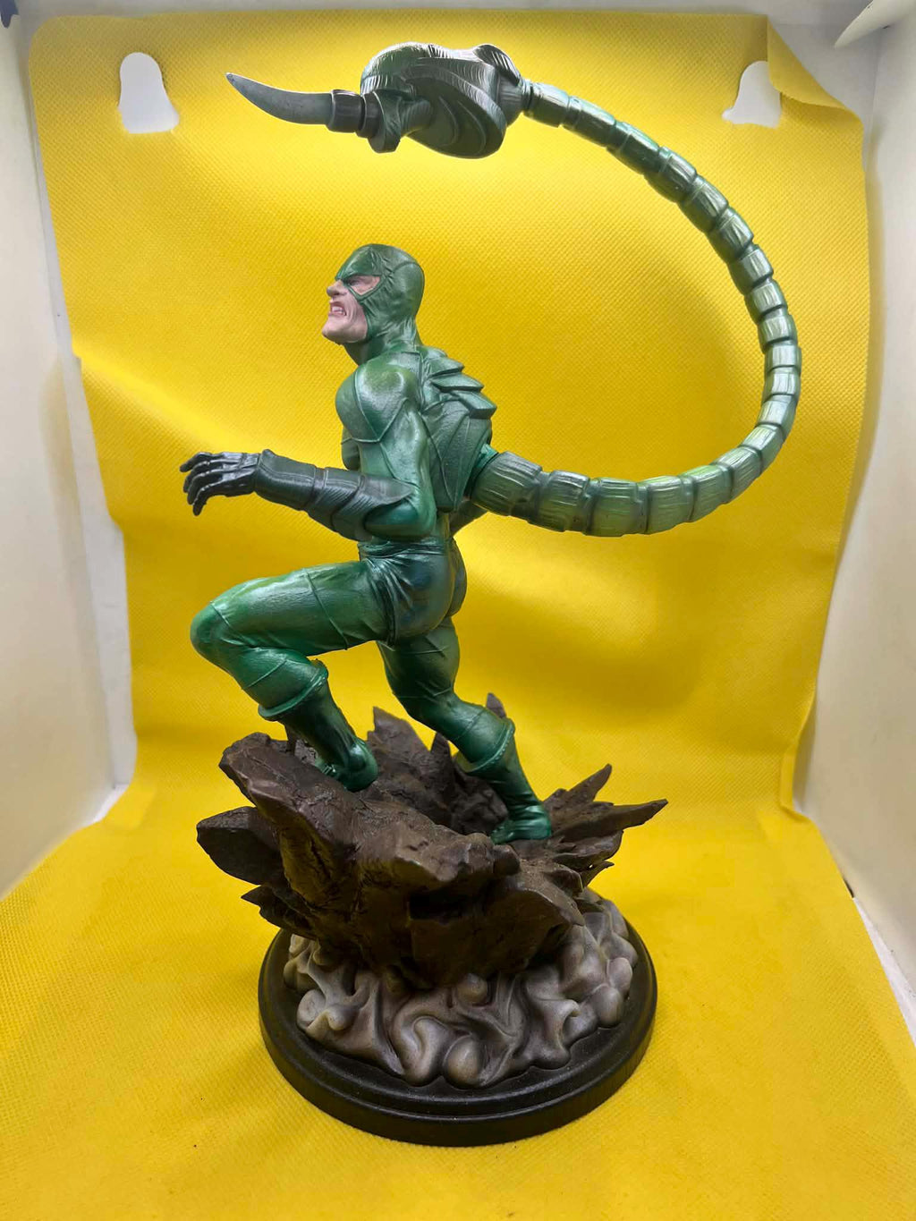 Venomtail – Cybernetic Hunter Resin Figure (28cm)