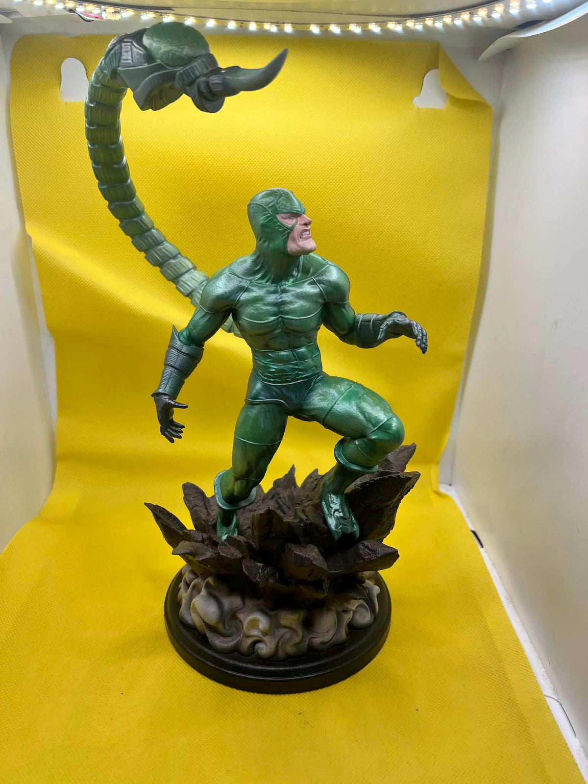 Venomtail – Cybernetic Hunter Resin Figure (28cm)