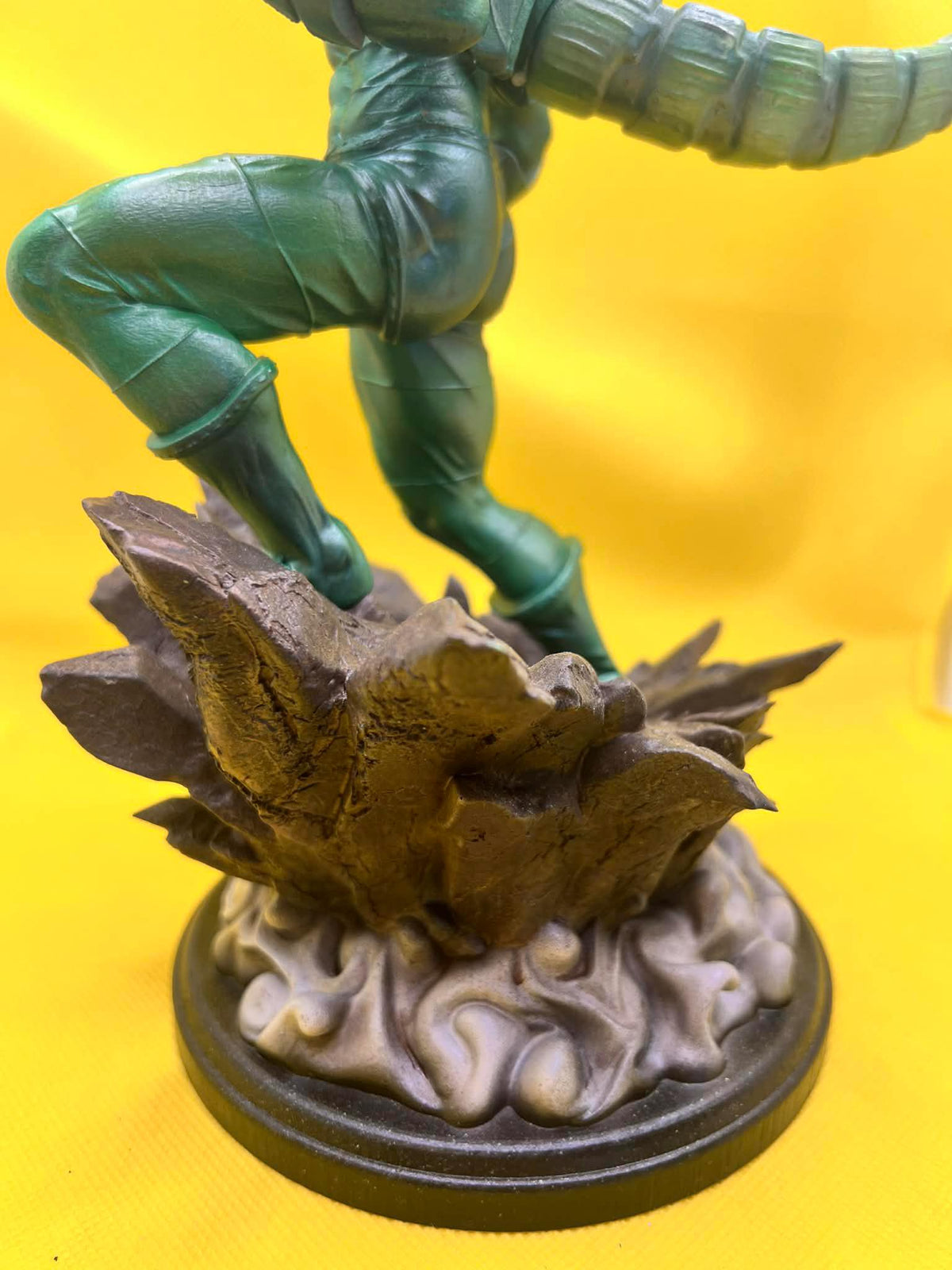 Venomtail – Cybernetic Hunter Resin Figure (28cm)