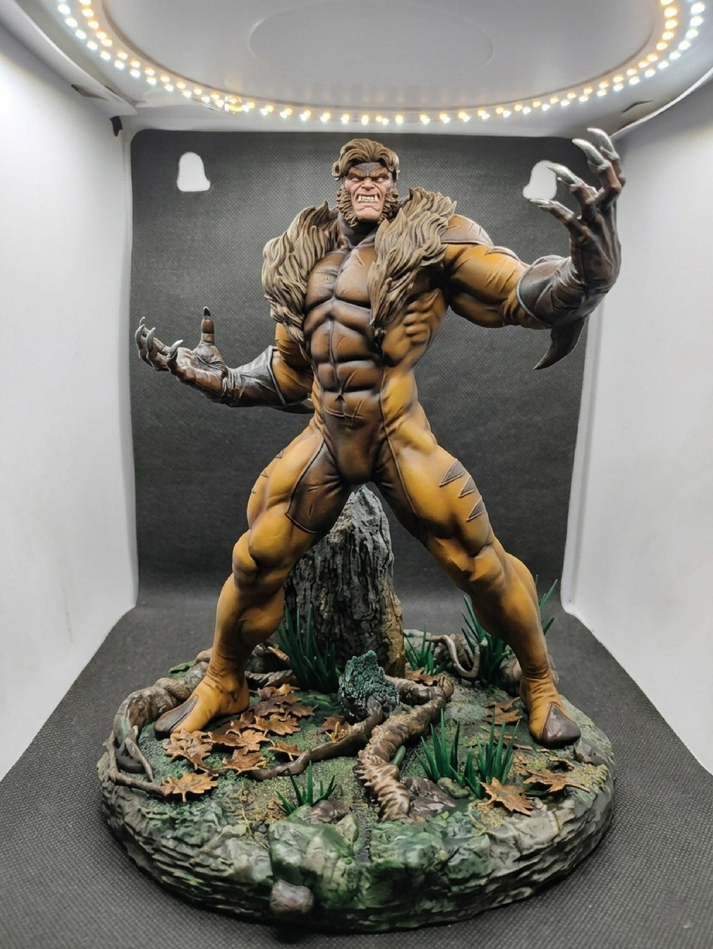 Savage Hunter Figure | 1/6 Scale Hand-Painted Feral Beast Statue
