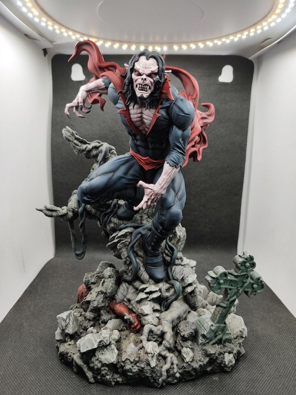 Living Vampire Statue | 1/6 Scale Hand-Painted Cursed Scientist Figure