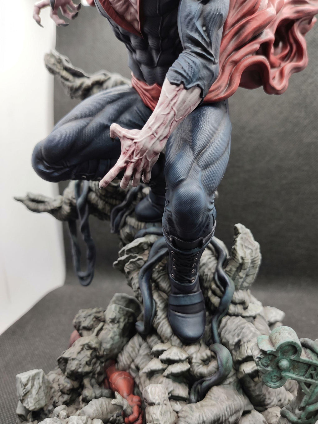 Living Vampire Statue | 1/6 Scale Hand-Painted Cursed Scientist Figure