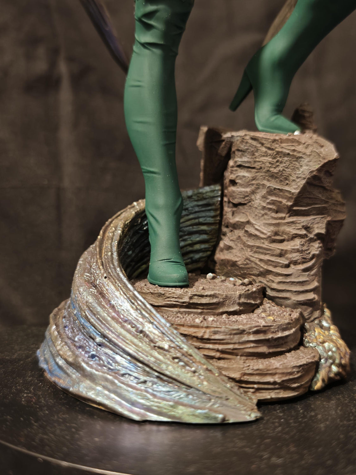 Galaxy Warrior - Emerald Assassin 30cm Resin Figure