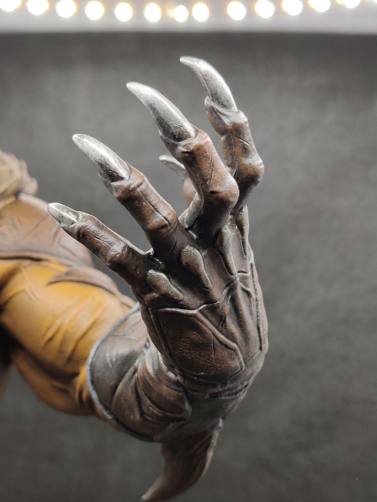 Savage Hunter Figure | 1/6 Scale Hand-Painted Feral Beast Statue