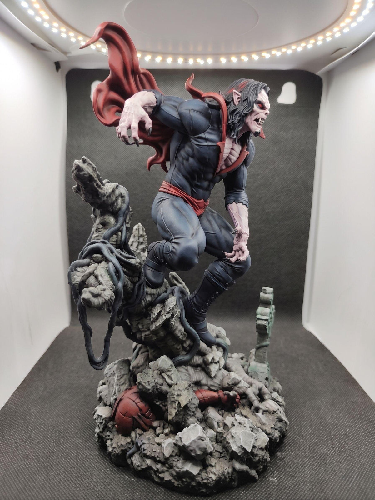 Living Vampire Statue | 1/6 Scale Hand-Painted Cursed Scientist Figure