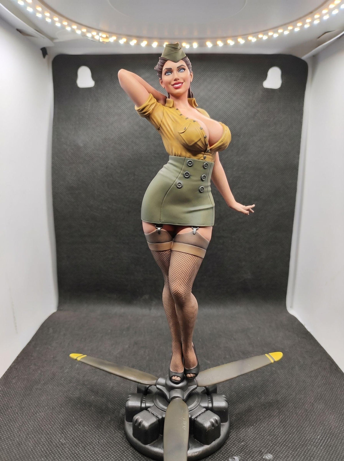Hand-Painted Aviator Pinup Statue, 1/6 Scale Figure, WWII Pin Up