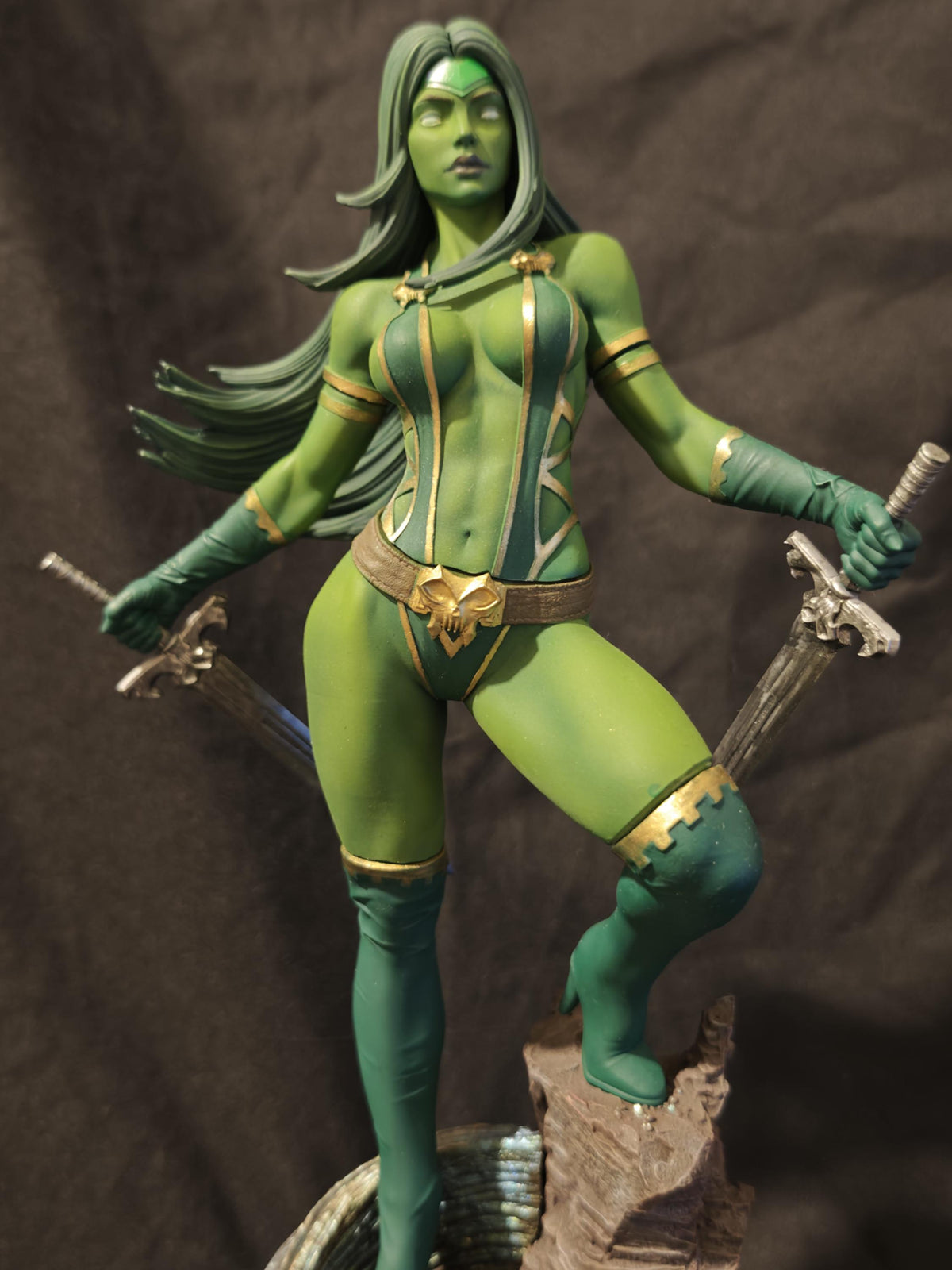 Galaxy Warrior - Emerald Assassin 30cm Resin Figure