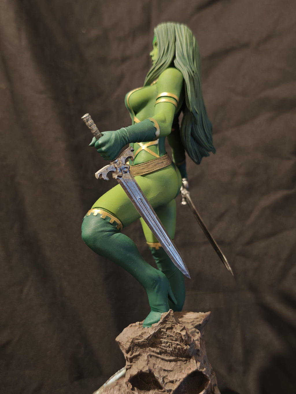 Galaxy Warrior - Emerald Assassin 30cm Resin Figure