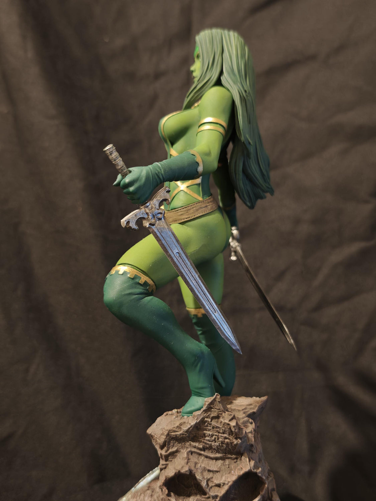 Galaxy Warrior - Emerald Assassin 30cm Resin Figure