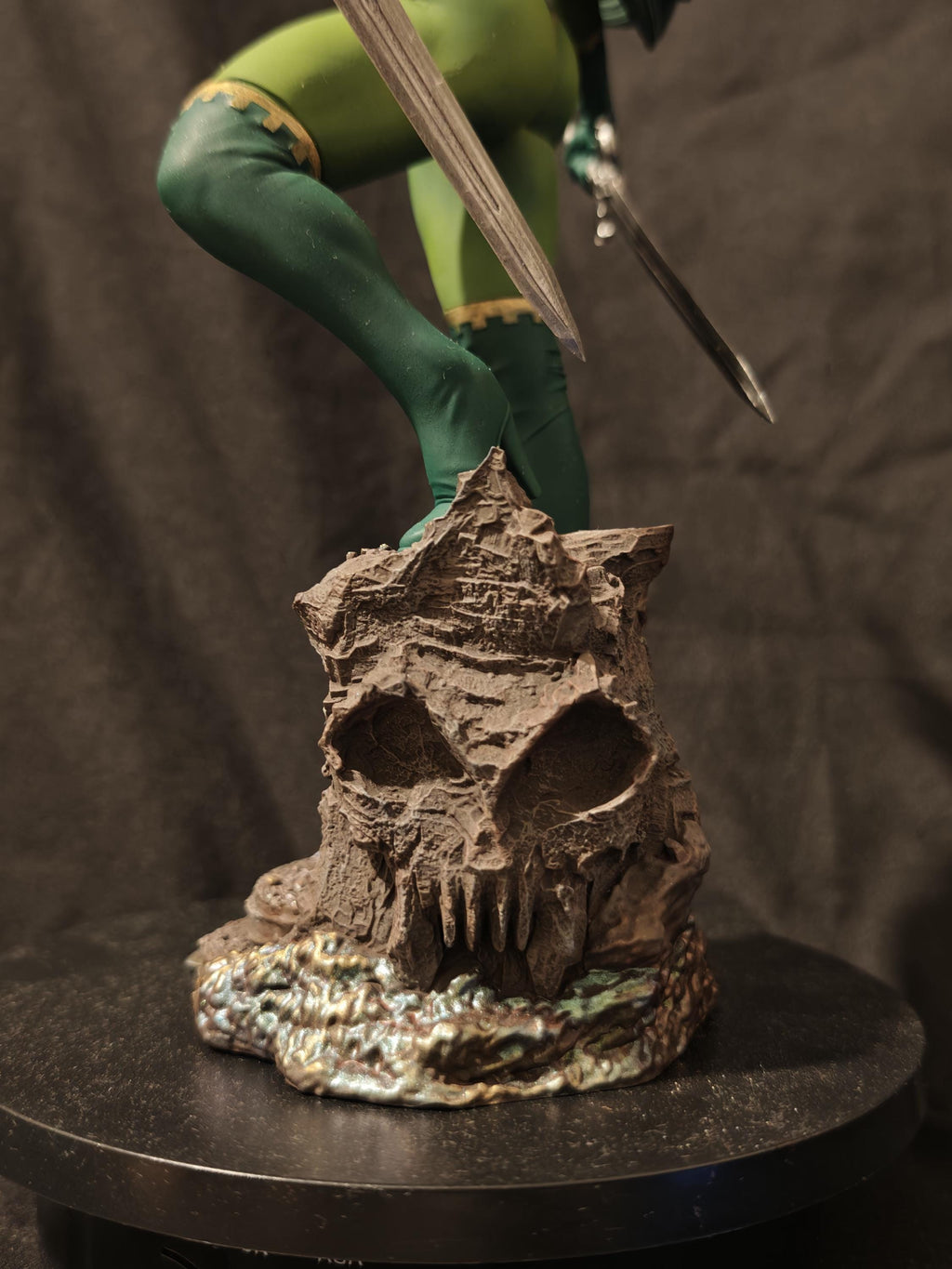Galaxy Warrior - Emerald Assassin 30cm Resin Figure