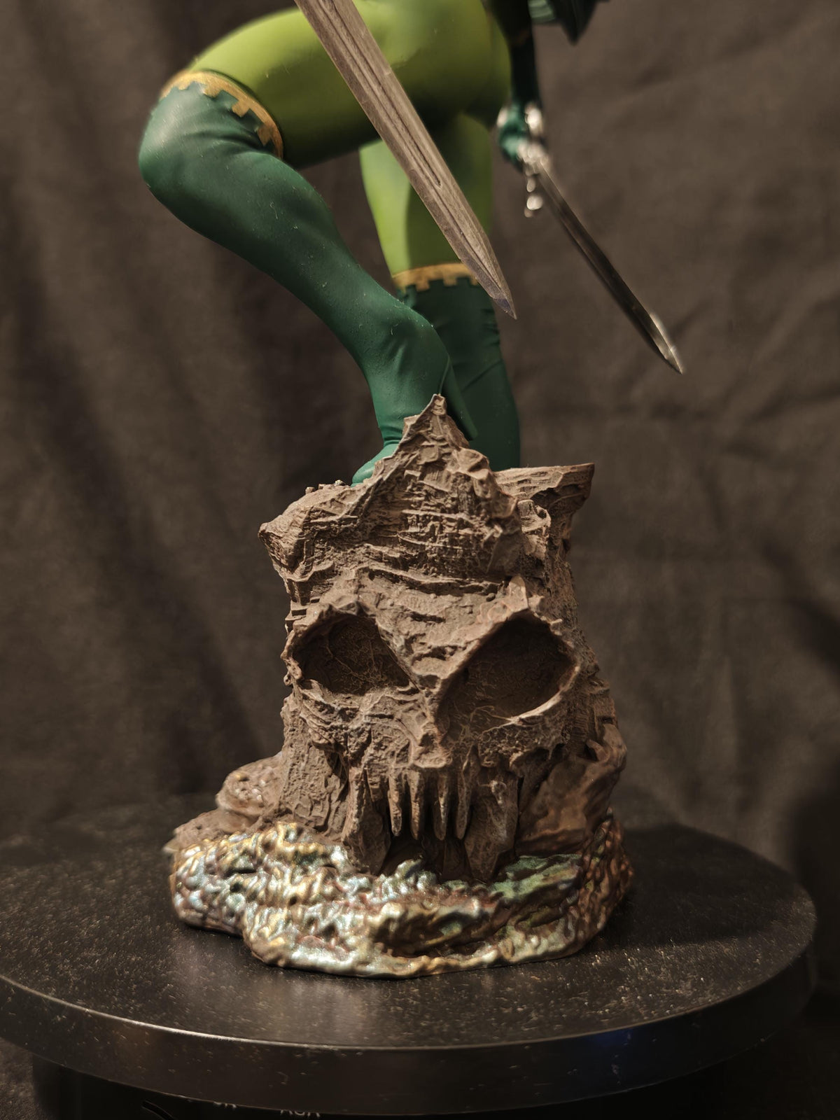 Galaxy Warrior - Emerald Assassin 30cm Resin Figure