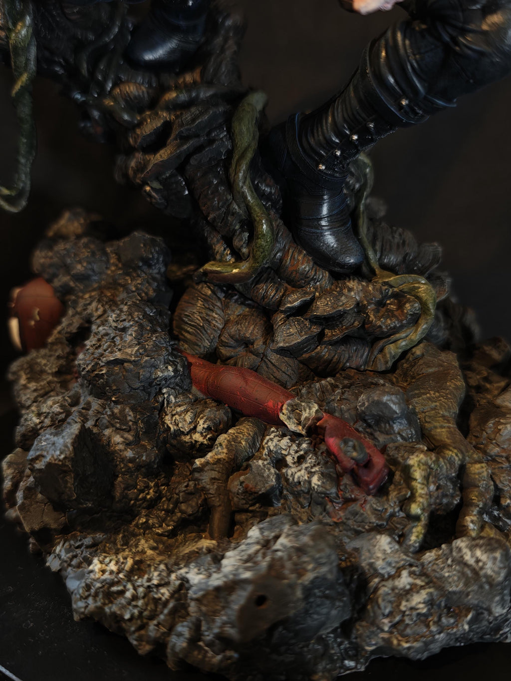 Living Vampire Statue | 1/6 Scale Hand-Painted Cursed Scientist Figure